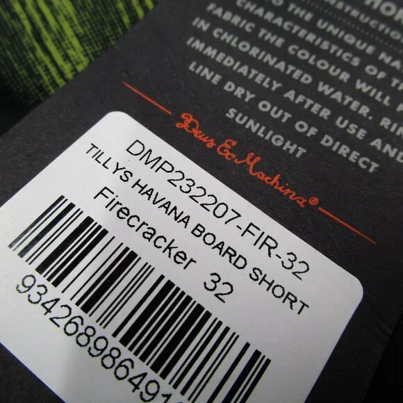 Quiksilver Men's Tropical Black Board Shorts - Picture 3 of 9